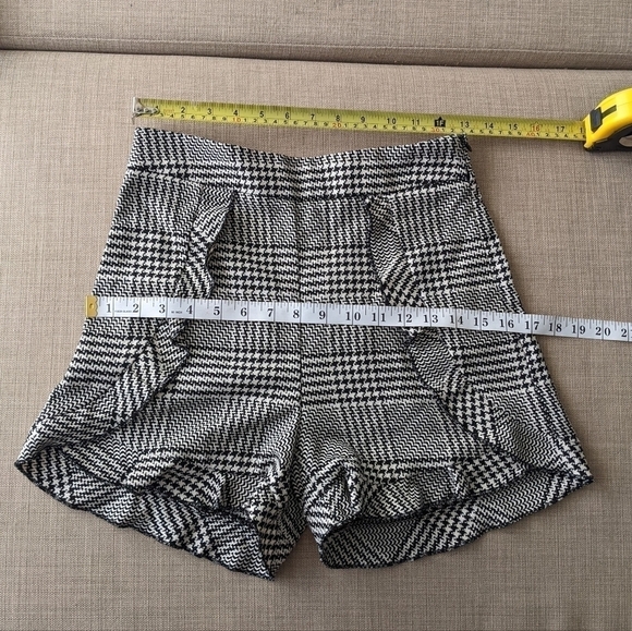 ZARA plaid houndstooth ruffle flounce shorts size small black white high rise @R - Picture 8 of 9